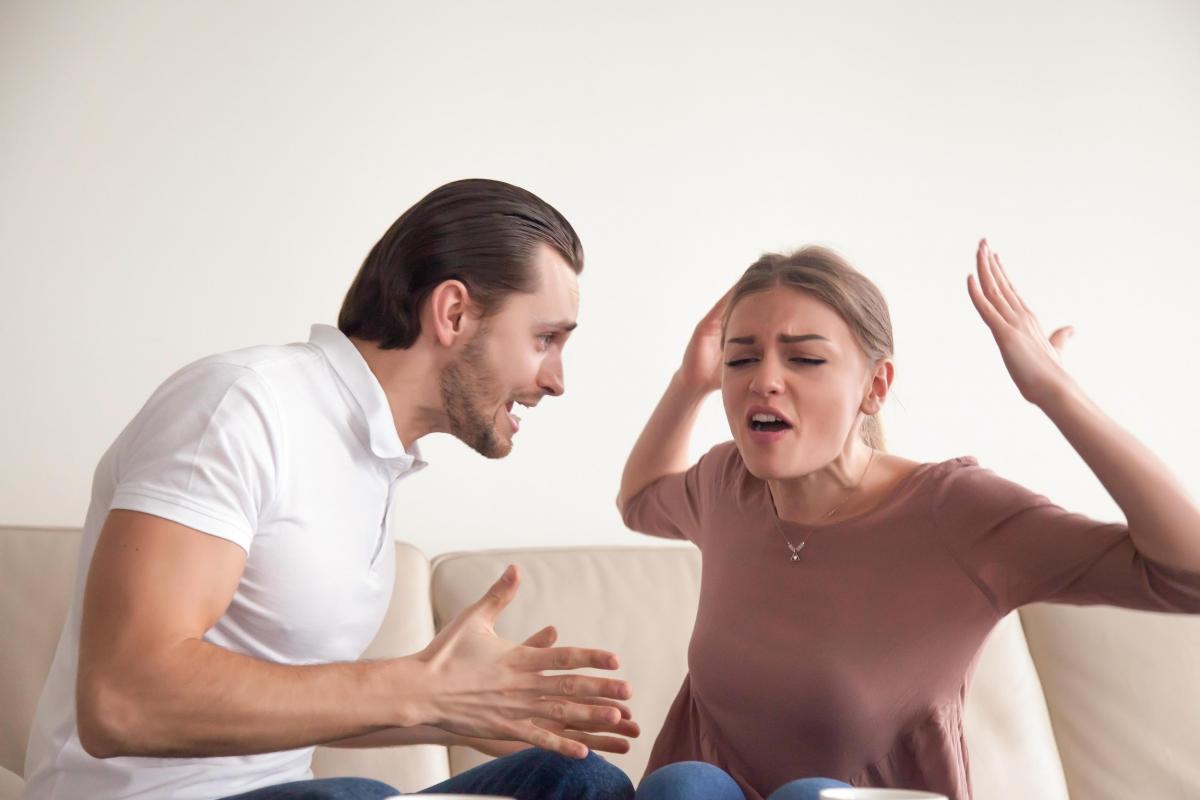 Mộng thấy vợ chồng người khác cãi nhau lành hay dữ?